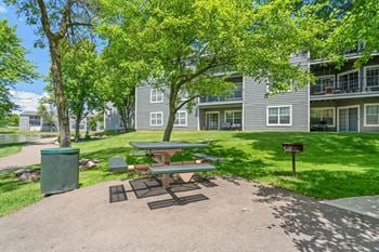 Grilling/picnic areas